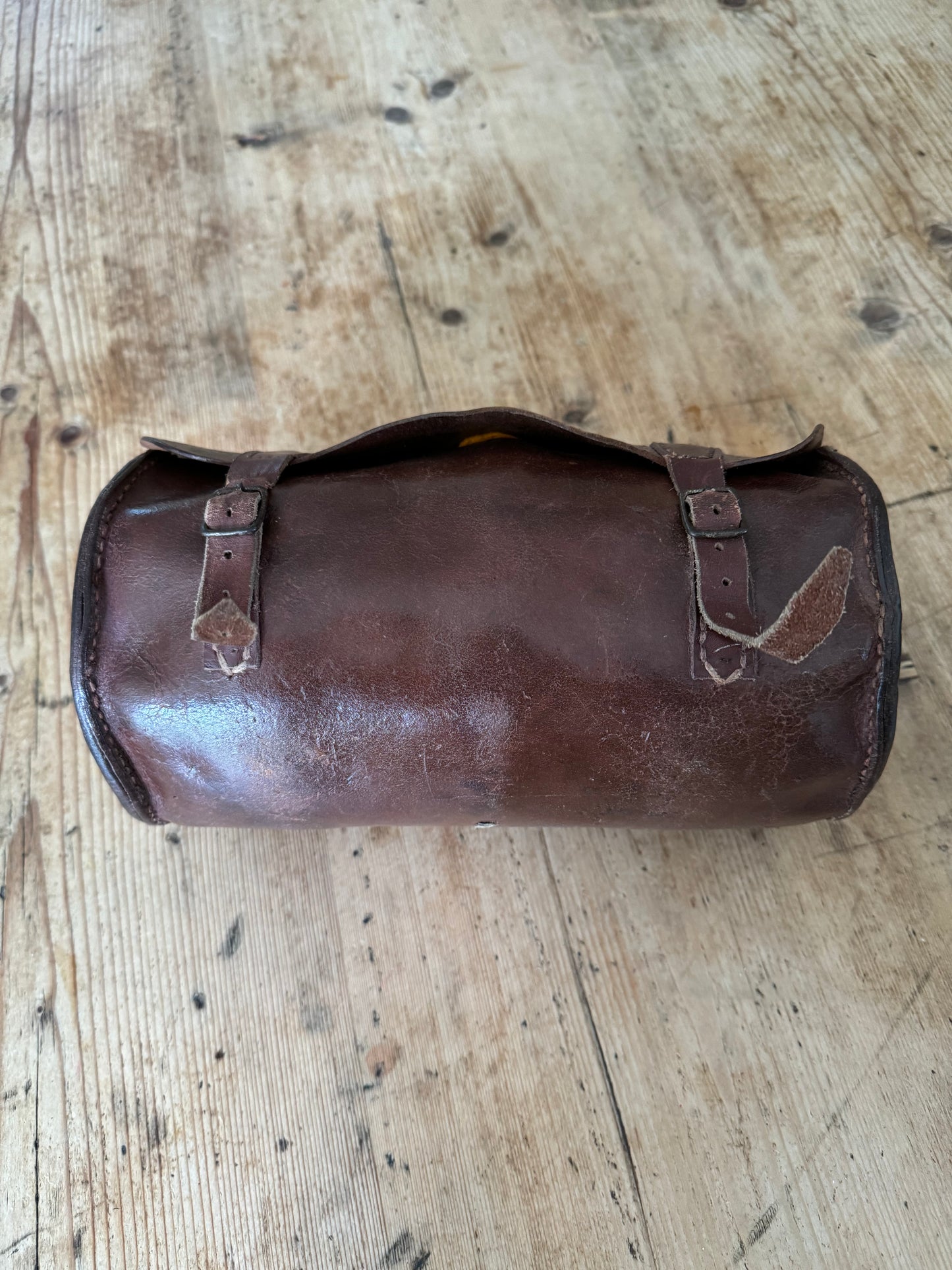 Vintage Set Crown Green Bowls And Vintage Leather Carry Case