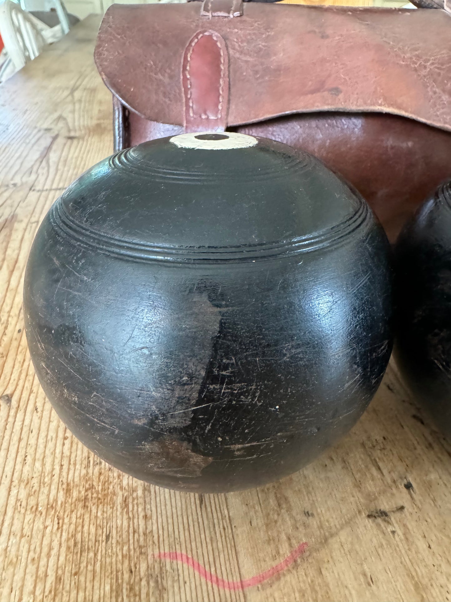 Vintage Set Crown Green Bowls And Vintage Leather Carry Case