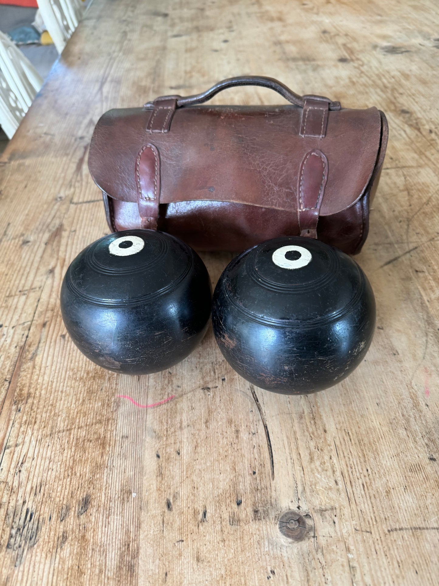 Vintage Set Crown Green Bowls And Vintage Leather Carry Case