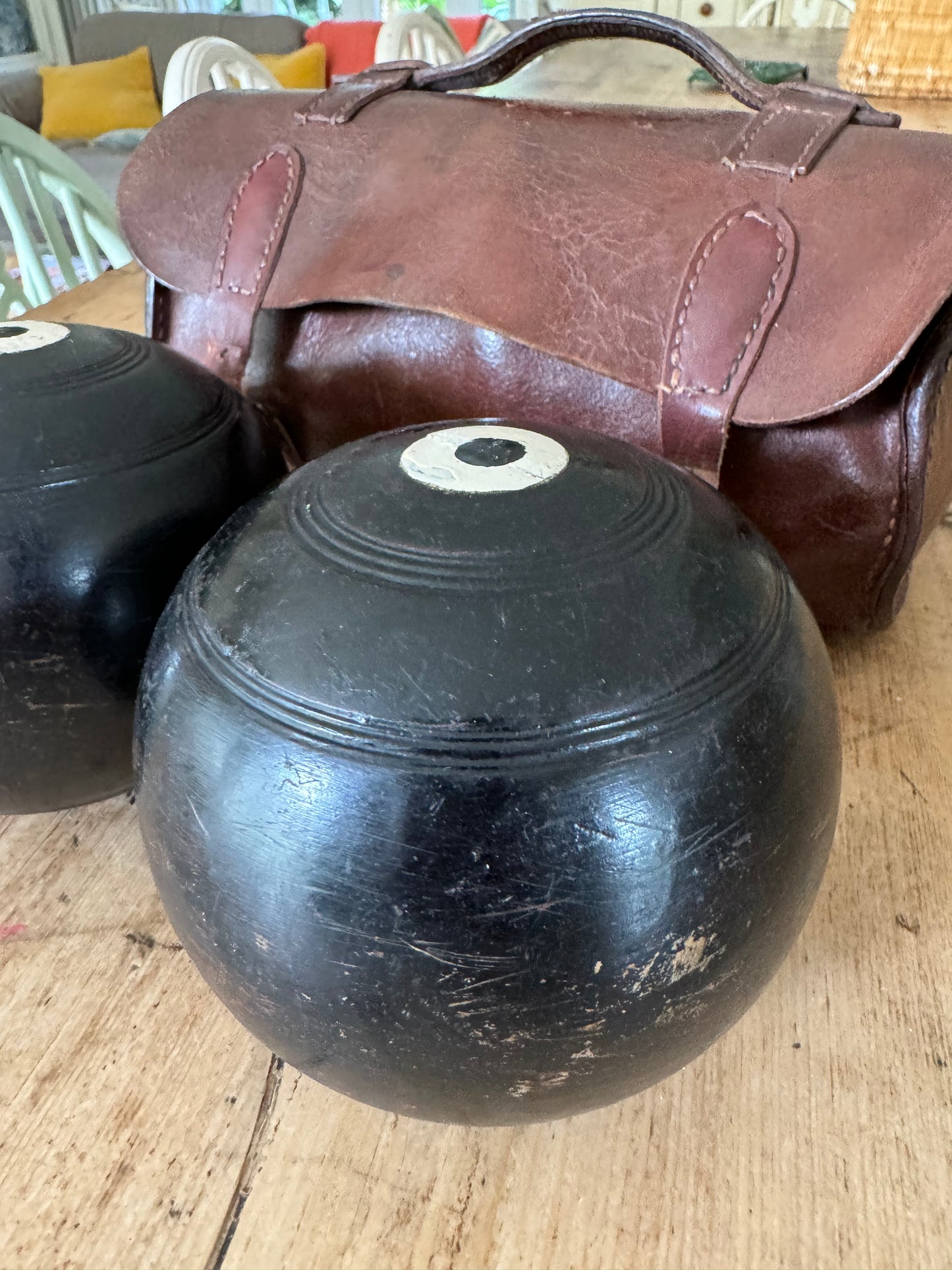 Vintage Set Crown Green Bowls And Vintage Leather Carry Case