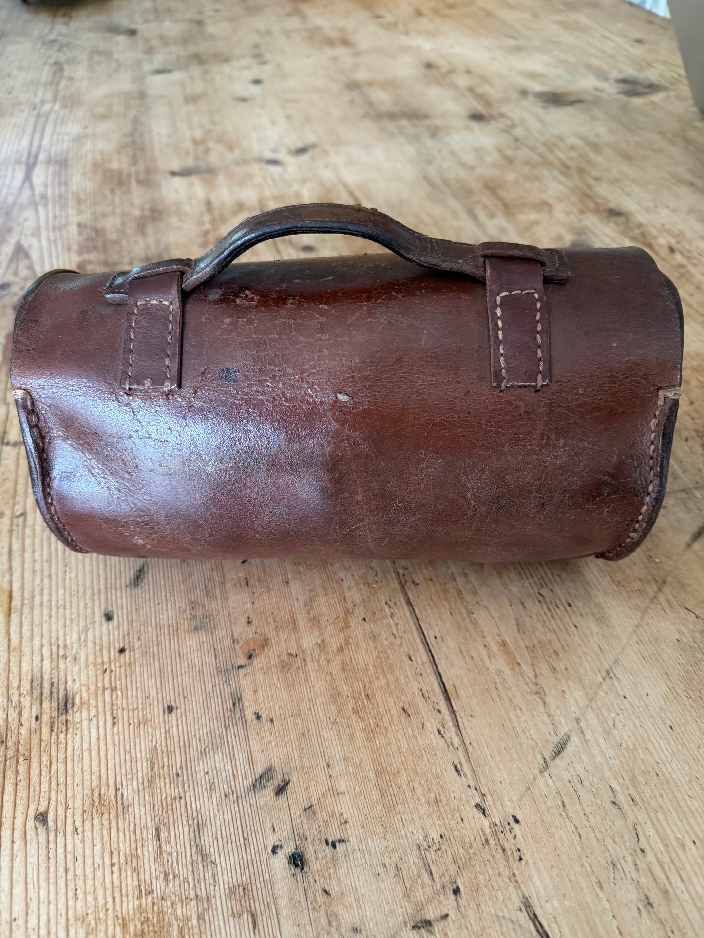 Vintage Set Crown Green Bowls And Vintage Leather Carry Case