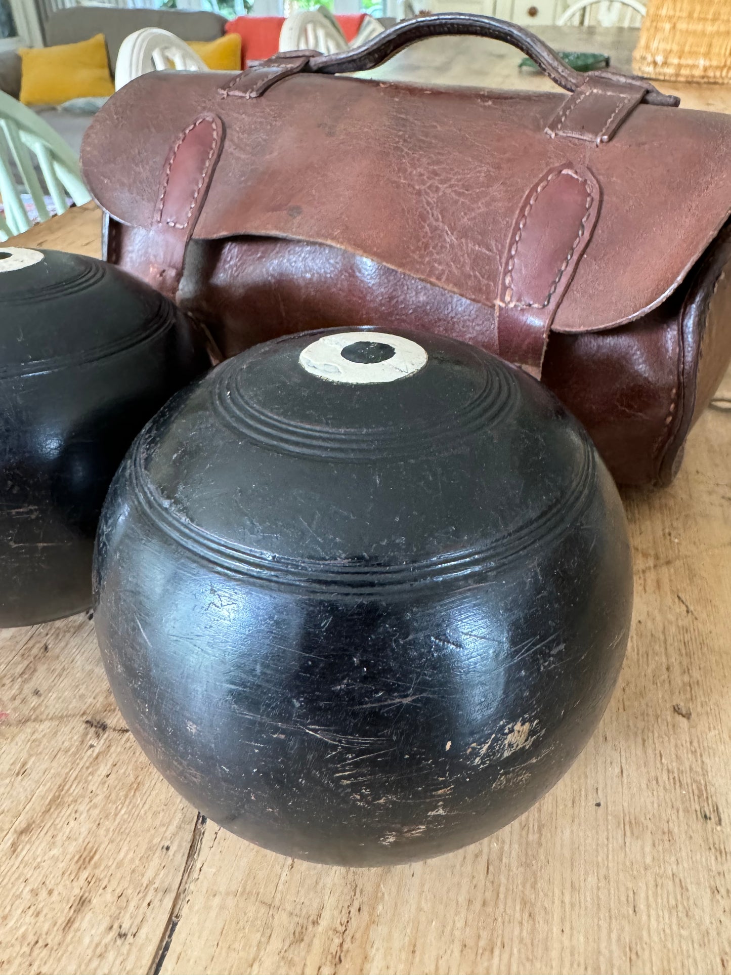 Vintage Set Crown Green Bowls And Vintage Leather Carry Case