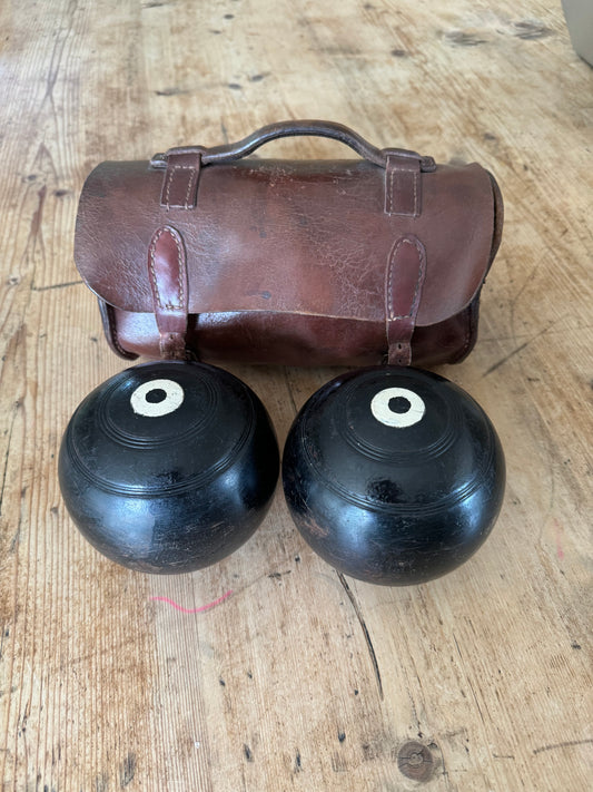 Vintage Set Crown Green Bowls And Vintage Leather Carry Case